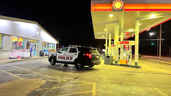 Armed robbery at the Shell gas station, 2200 Algonquin Road in Rolling Meadows Sunday morning, March 19, 2023
