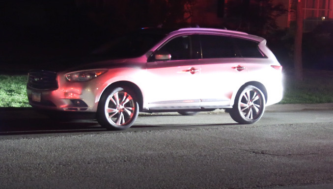 Silver Infiniti JX35 at the southbound curb of Dunton Avenue between Euclid Avenue and Hawthorne Street just before tow for a police hold (CARDINAL NEWS)