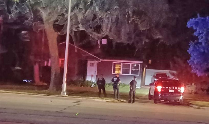 Suspect search near Wilke Road south of Campbell Street near Arlington Heights and Rolling Meadows (PHOTO CREDIT: Eric Pihl)