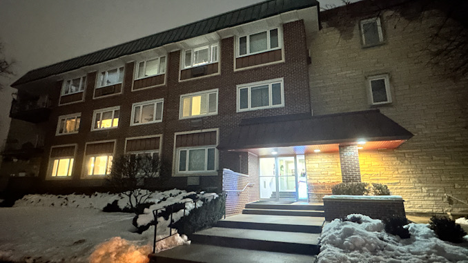 Three-story condominium building at 2700 Bel Aire Drive in Arlington Heights (CARDINAL NEWS).