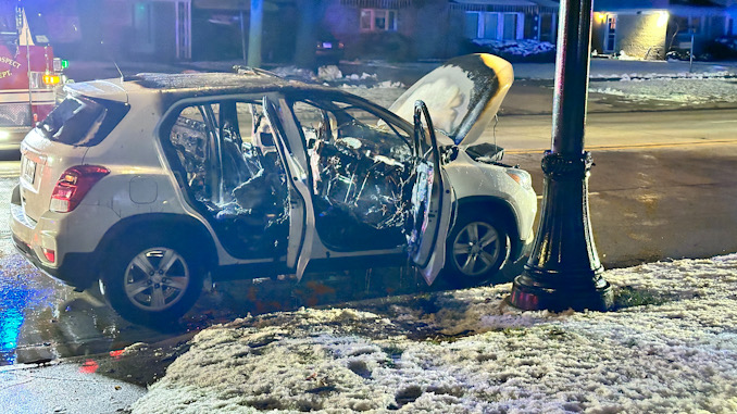 Car fire on Elmhurst Road  near Hiawatha Trail in Mount Prospect on Thursday night, January 11, 2024 (CARDINAL NEWS)