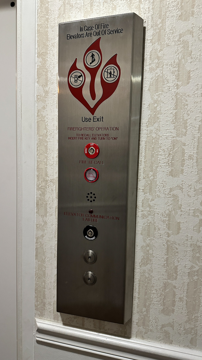 New elevator panel outside the elevator at 2700 Bel Aire Drive in Arlington Heights (CARDINAL NEWS)