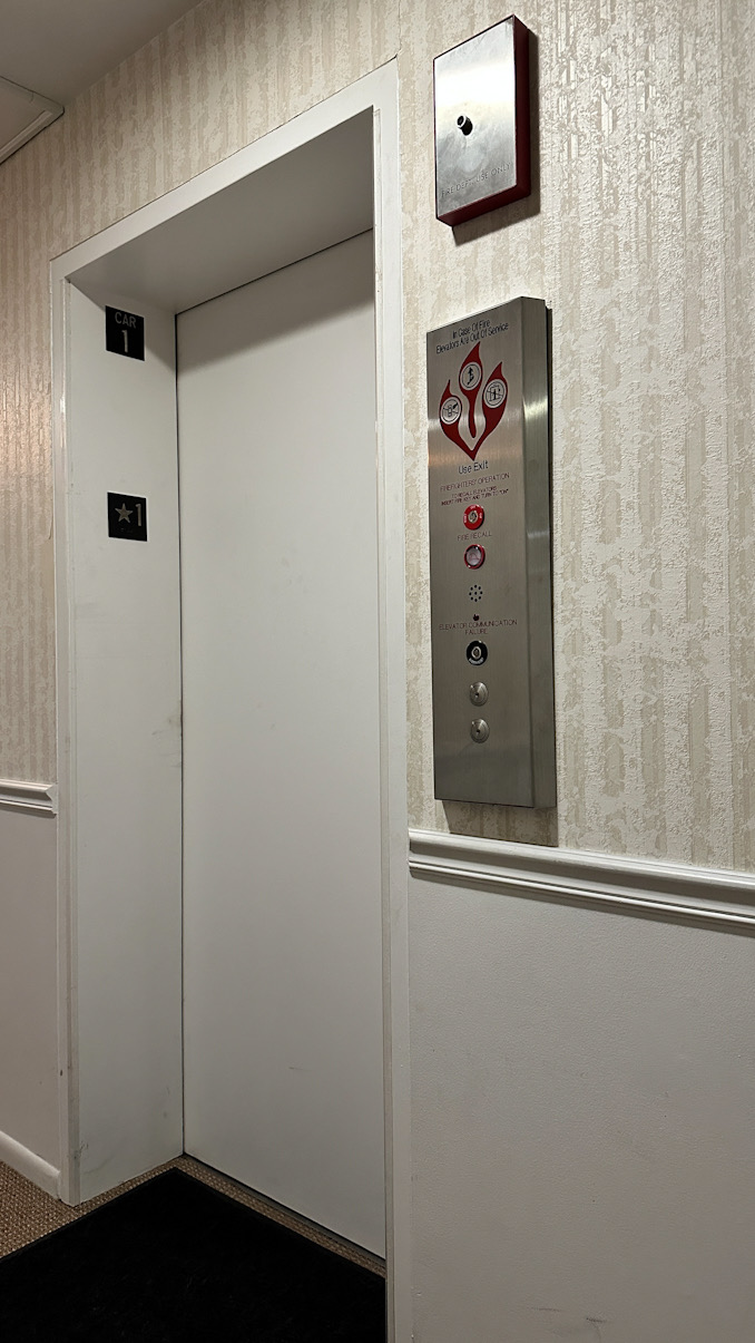 New elevator panel outside the elevator at 2700 Bel Aire Drive in Arlington Heights (CARDINAL NEWS)