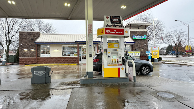 Shell gas station at the southeast corner of Arlington Heights Road and Rand Road in Arlington Heights the morning after a robbery Monday, January 8, 2024