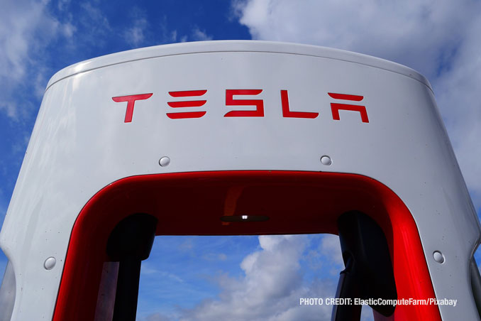 Tesla supercharger (Image by ElasticComputeFarm from Pixabay)