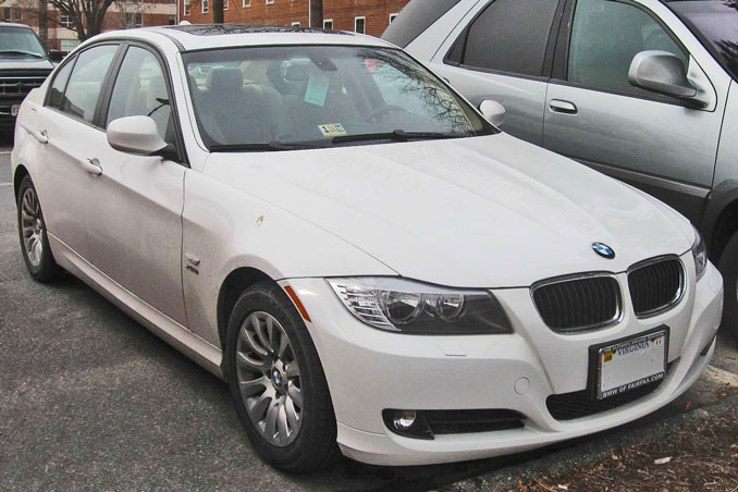 2009 BMW 328i file photo similar to 2011 BMW 328i (IFCAR, Public domain, via Wikimedia Commons)