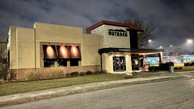 Outback Steakhouse closed at the Mount Prospect location, 909 North Elmhurst Road (CARDINAL NEWS)