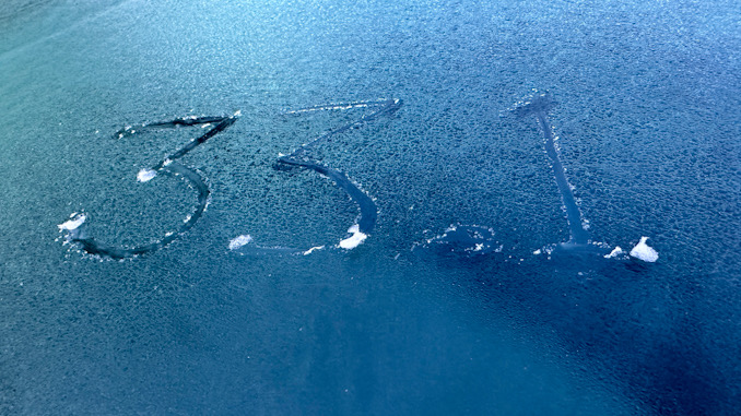 Frosty windshield with an air temperature reading of 33.1°F in central Arlington Heights (CARDINAL NEWS)