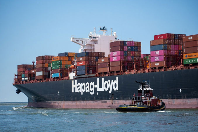 Tugboat with Hapag-Lloyd cargo ship, unknown data, unknown location file photo (SOURCE: Bruce Emmerling/Pixabay)
