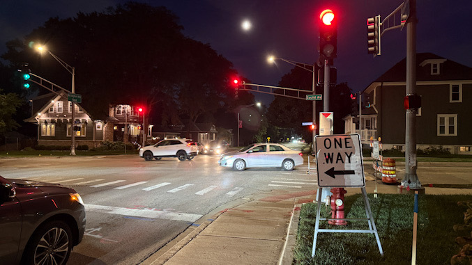 A ONE WAY sign for motorists on southbound Arlington Heights Road, which is the only sign for southbound motorists, doesn't emphasize no right turn is permitted to westbound Euclid Avenue west of Euclid Avenue (CARDINAL NEWS)