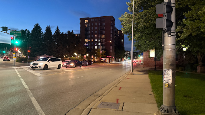 No signs along Arlington Heights Road give advance notice that westbound Euclid Avenue is closed at Arlington Heights Road (CARDINAL NEWS)