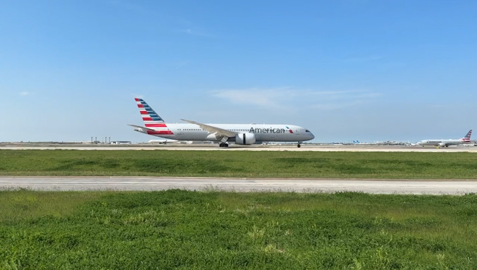 American Airlines jet landing at O'Hare International Airport in 2024 (CARDINAL NEWS)