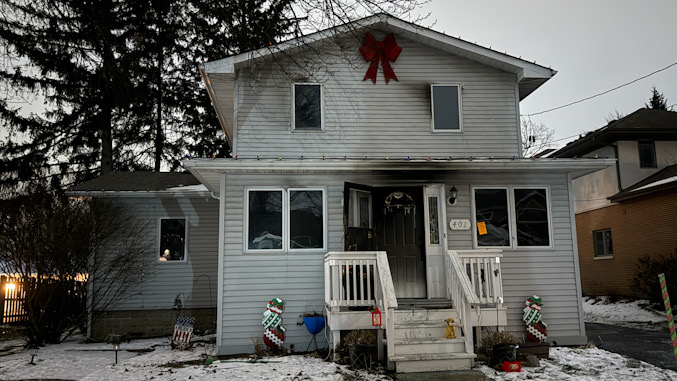 Soot damage at the front of the home on Wing Street (CARDINAL NEWS)