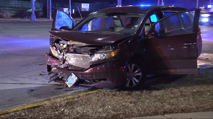 Signficantly damaged minivan after a personal injury crash at Palatine Road and Rand Road in Arlington Heights on Friday night February 13, 2026 (CARDINAL NEWS)