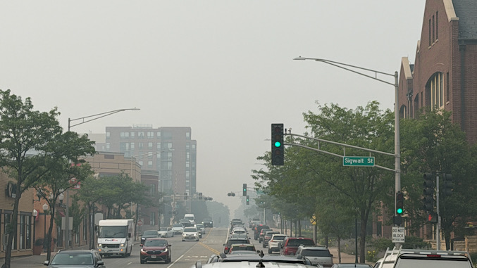 Hazy, smoke-filled air with an AQI of about 877 between 4:30 p.m. and 5:00 p.m. Thursday, July 16, 2026 (CARDINAL NEWS)