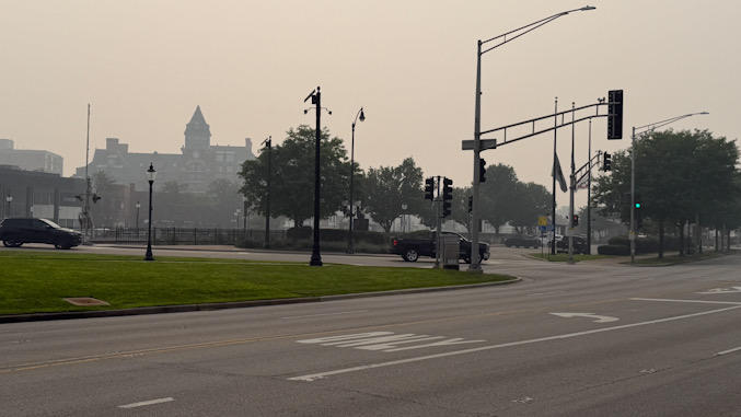 Hazy, smoke-filled air with an AQI of about 877 between 4:30 p.m. and 5:00 p.m. Thursday, July 16, 2026 (CARDINAL NEWS).