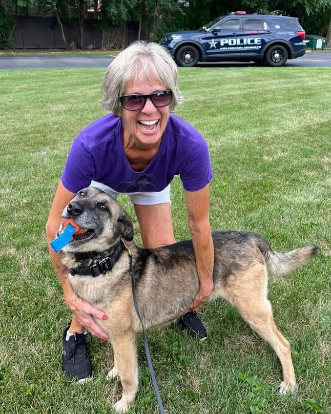 K-9 Vargo with Arlington Heights Police Officer Alan Vargo’s widow, Teri Turro (SOURCE: Arlington Heights Police Department)